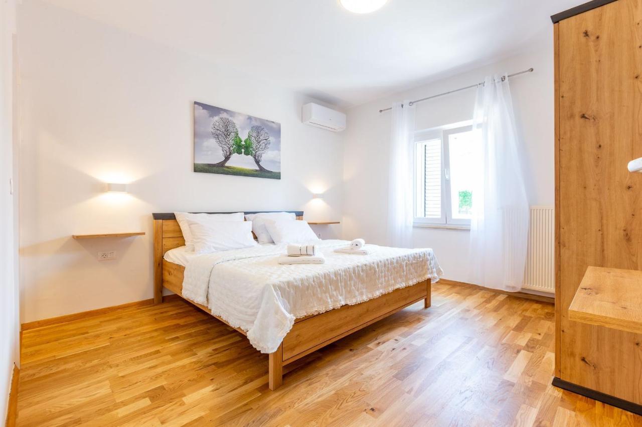 Mp Luxury With Swimming Pool Hébergement de vacances